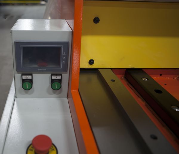 детальное изображение товара гильотина электромеханическая stalex q11 4х1300 nc